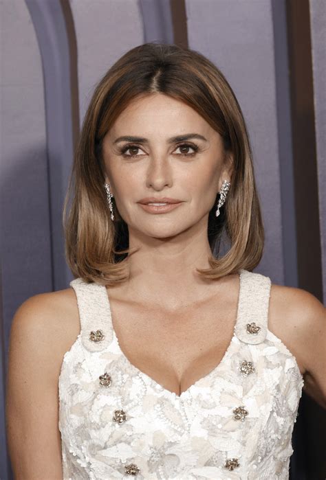 penelope cruz chanel bag|penelope cruz hair color.